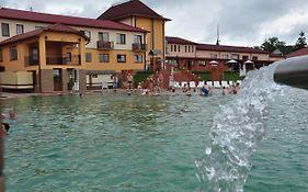 Zhayvoronok Hotel